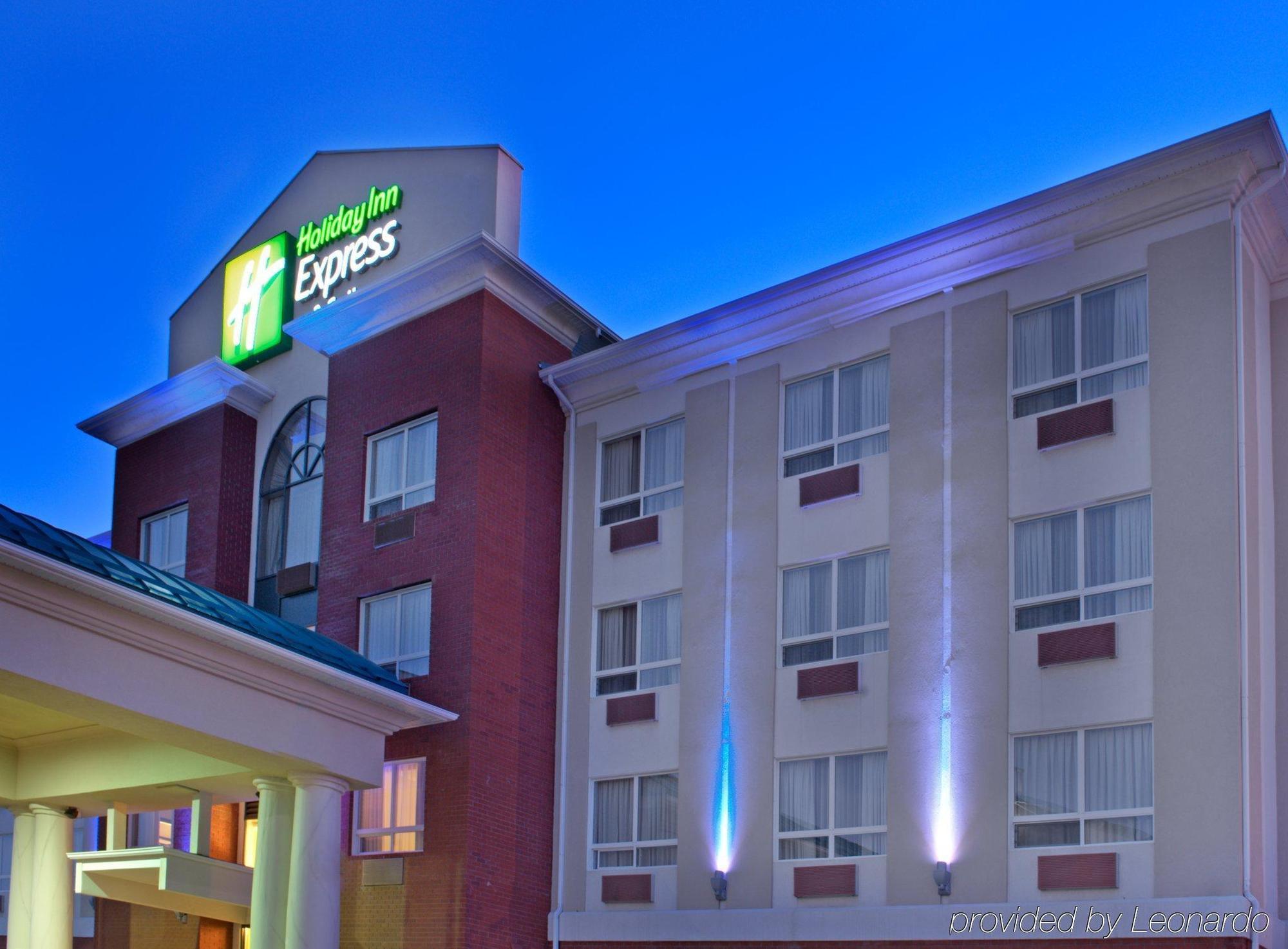 Holiday Inn Express Hotel & Suites Edson, An Ihg Hotel Exterior photo
